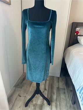 Velvet Square-Neck Long Sleeve Dress in Teal
